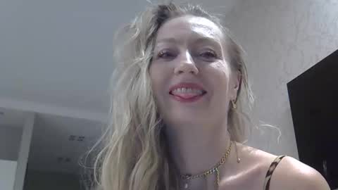 Snapshot of zarinaswift chatting on 15, 11, 2025 Zarina Swift online show from 15, 11, 2025