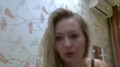 Snapshot of zarinaswift chatting on 26, 11, 2025 Zarina Swift online show from 26, 11, 2025
