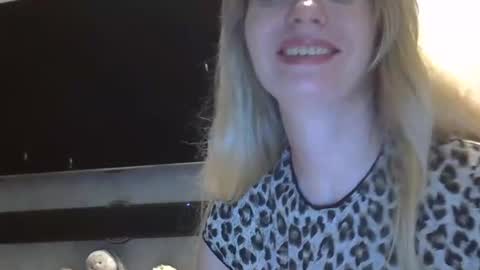 Snapshot of zarinaswift chatting on 29, 11, 2025 Zarina Swift online show from 29, 11, 2025