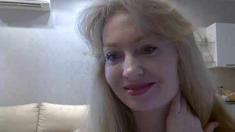 Snapshot of zarinaswift chatting on 1, 5, 2026 Zarina Swift online show from 1, 5, 2026