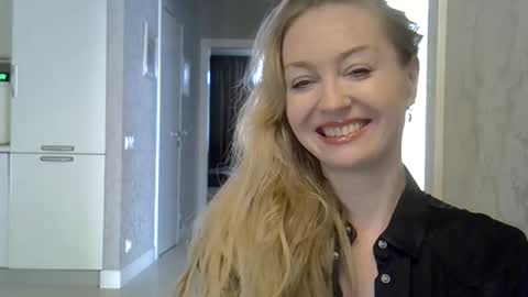 Snapshot of zarinaswift chatting on 1, 6, 2026 Zarina Swift online show from 1, 6, 2026