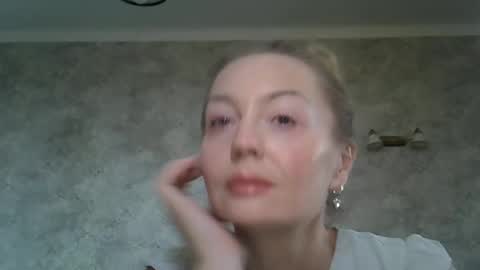 Snapshot of zarinaswift chatting on 7, 6, 2026 Zarina Swift online show from 7, 6, 2026