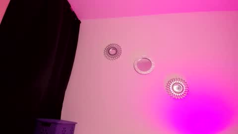 Snapshot of zaritha_li chatting on 6, 10, 2025 Zaritha Li online show from 6, 10, 2025