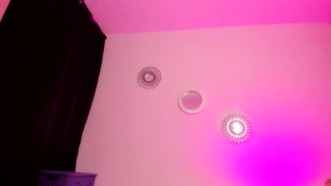 Snapshot of zaritha_li chatting on 18, 10, 2025 Zaritha Li online show from 18, 10, 2025