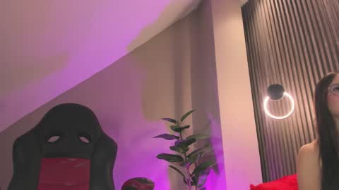 Snapshot of zary_saenz chatting on 8, 11, 2025 Zary online show from 8, 11, 2025