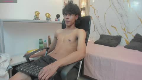 Snapshot of zayn_fox32 chatting on 9, 5, 2026 Zayn online show from 9, 5, 2026