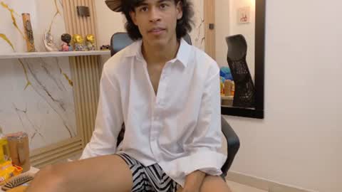Snapshot of zayn_fox32 chatting on 6, 8, 2026 Zayn online show from 6, 8, 2026