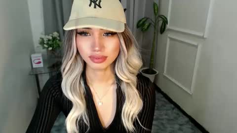 zelainalovetocum online show from 10, 2, 2025