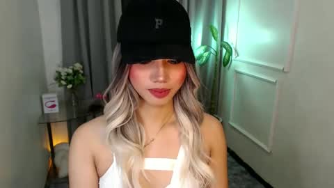 zelainalovetocum online show from 14, 2, 2025