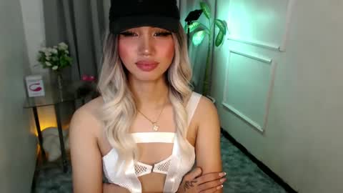 zelainalovetocum online show from 17, 2, 2025