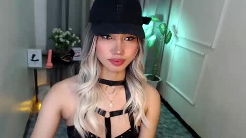 zelainalovetocum online show from 12, 3, 2025