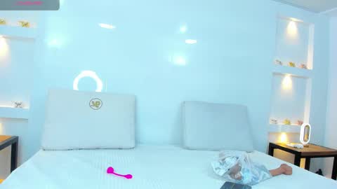 Zenda Evans online show from 6, 3, 2025