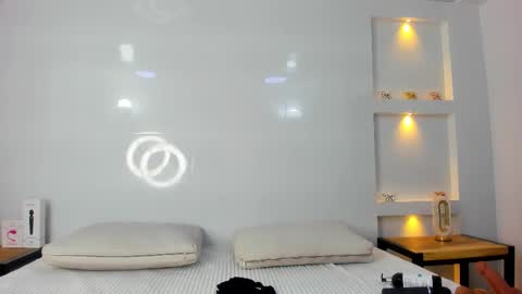 Zenda Evans online show from 4, 12, 2025