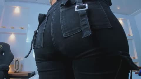 Zenda Evans online show from 25, 3, 2026