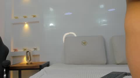 Zenda Evans online show from 16, 4, 2026