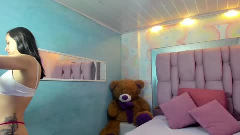 Snapshot of zephyra_angels1 chatting on 5, 1, 2025 ZEPHYRA ANGELS online show from 5, 1, 2025