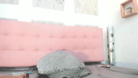 ZHAMIRA  ANDRES online show from 15, 4, 2026