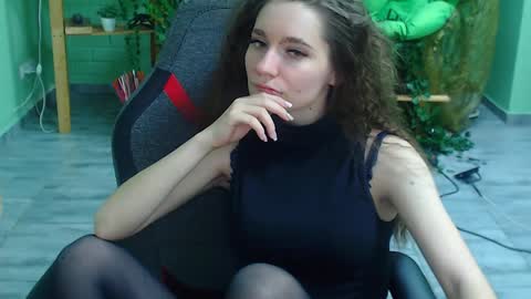 zianichols online show from 4, 2, 2025