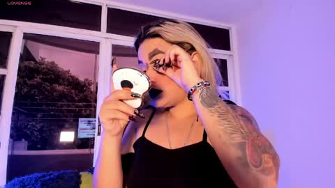 zihaadams_ online show from 24, 4, 2026