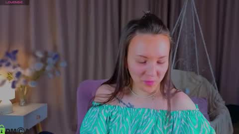 Snapshot of zlata__fox chatting on 4, 10, 2025 Zlata Mon Tue Thu Fri Sun Sa GMT 3 0000pm - 0600pm online show from 4, 10, 2025