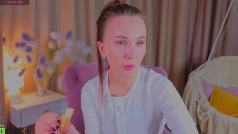 Snapshot of zlata__fox chatting on 25, 10, 2025 Zlata Mon Tue Thu Fri Sun Sa GMT 3 0000pm - 0600pm online show from 25, 10, 2025