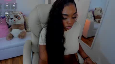 Snapshot of zobe_love chatting on 12, 2, 2025 Zobe Love online show from 12, 2, 2025