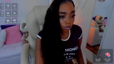 Snapshot of zobe_love chatting on 5, 3, 2025 Zobe Love online show from 5, 3, 2025
