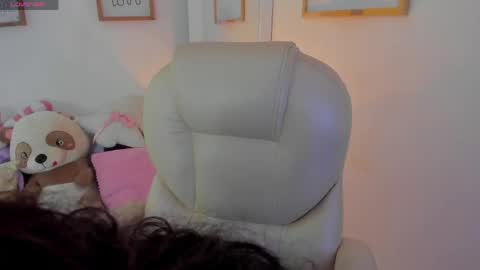 Zobe Love online show from 8, 4, 2026