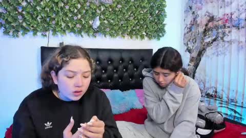 Snapshot of zoe_and_valeria chatting on 29, 4, 2026 Zoe And Valeria online show from 29, 4, 2026