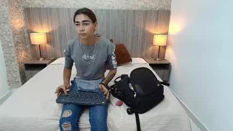 Snapshot of zoe_bermudez chatting on 14, 12, 2025 Zoe online show from 14, 12, 2025