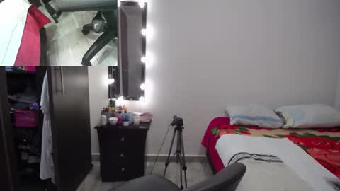 zoe hotxxx online show from 22, 9, 2025