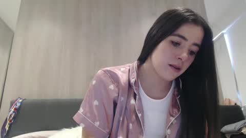 Snapshot of zoe_mill33r chatting on 9, 9, 2025 Zoe online show from 9, 9, 2025