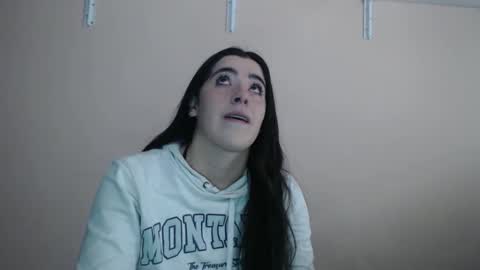 Snapshot of zoe_mill33r chatting on 2, 10, 2025 Zoe online show from 2, 10, 2025