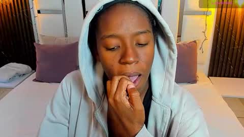 Snapshot of zoe_novakk chatting on 15, 12, 2025 Zoe Novakk online show from 15, 12, 2025