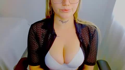 Snapshot of zoe_sexy69 chatting on 17, 9, 2025 ZOE online show from 17, 9, 2025