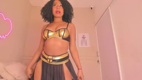 Hi guys i am Zoe  online show from 11, 11, 2025