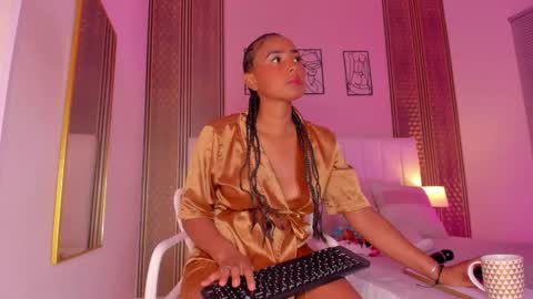 Hi guys i am Zoe  online show from 14, 1, 2026