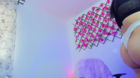 Snapshot of zoe_sweet22 chatting on 27, 11, 2025 new count online show from 27, 11, 2025