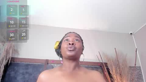 Snapshot of zoee_23 chatting on 3, 10, 2025 Zoe online show from 3, 10, 2025