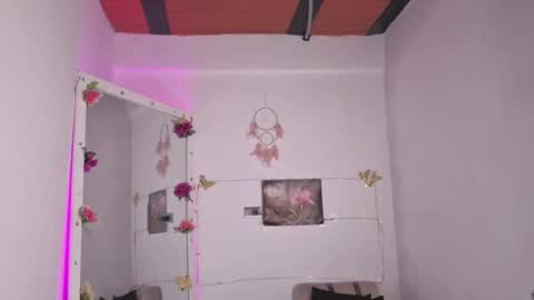 Snapshot of zoee_dolcee chatting on 13, 10, 2025 Catt online show from 13, 10, 2025