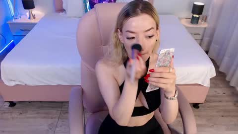 Snapshot of zoee_joness chatting on 7, 5, 2026 zoe online show from 7, 5, 2026