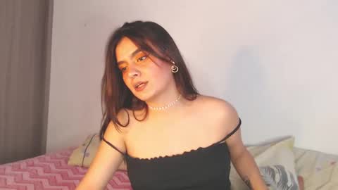 Snapshot of zoee_t chatting on 11, 10, 2025 Zoee online show from 11, 10, 2025