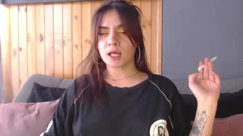 Snapshot of zoee_t chatting on 23, 10, 2025 Zoee online show from 23, 10, 2025