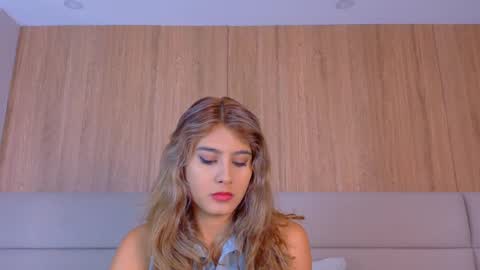 Snapshot of zoehangel chatting on 19, 5, 2026 Zoe online show from 19, 5, 2026