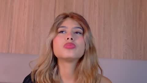 Snapshot of zoehangel chatting on 27, 5, 2026 Zoe online show from 27, 5, 2026