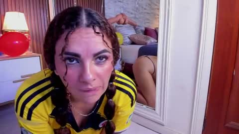 zoehiltonx online show from 12, 6, 2026