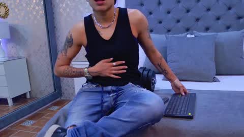 Zoe Krug online show from 19, 11, 2025