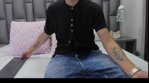 Zoe Krug online show from 4, 3, 2026