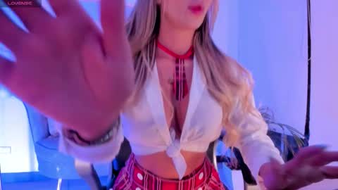 Zoe Presley  online show from 22, 9, 2025