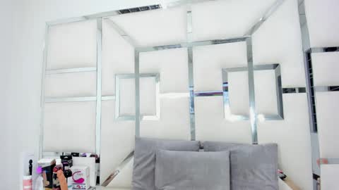 ZoeSwam online show from 1, 3, 2025